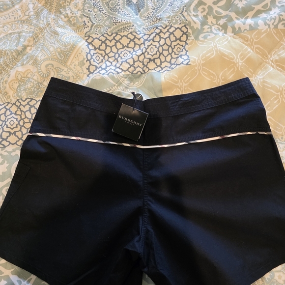 Burberry Women's Black Cargo Shorts - Picture 2 of 5